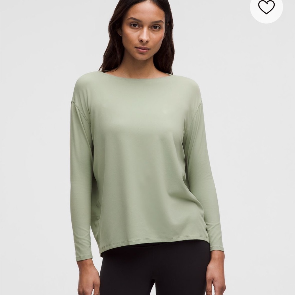 Lululemon back in action light blue quarter sleeve top